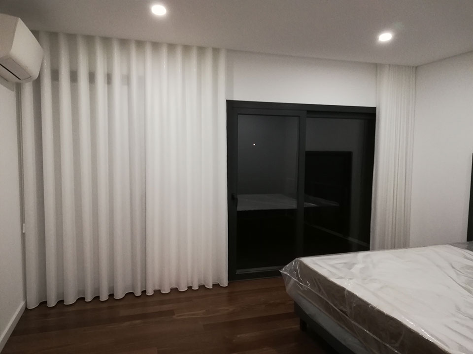 Aplicação de cortinas em moradia